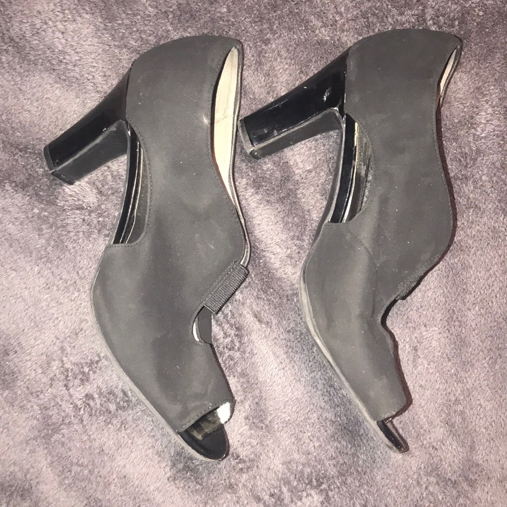Life stride peep toe booties